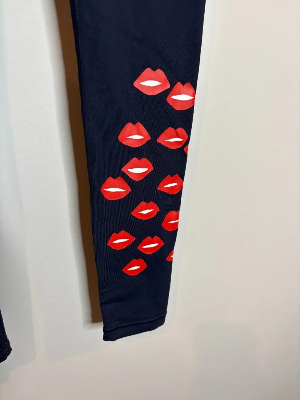 Tory Burch Sport Lip Print Performance Leggings
